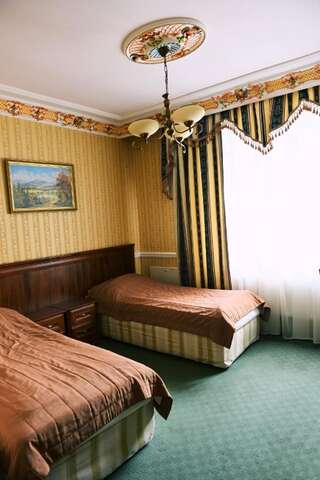 Отель Hotel Książę Poniatowski Lesznowola Стандартный двухместный номер с 2 отдельными кроватями-1